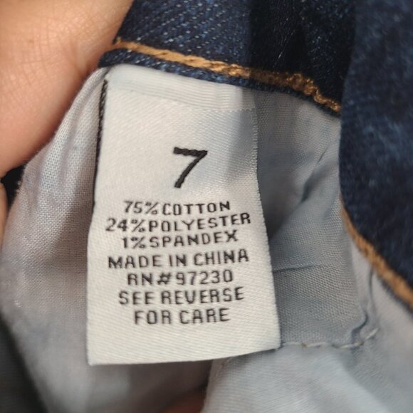 Almost Famous Jeans Women's Size 7 90's Fit Light Wash Distressed Denim - Picture 5 of 6